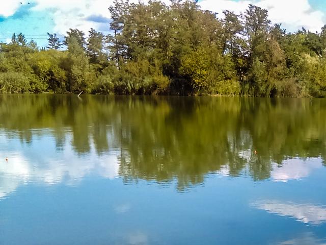 Fall on gravel lakes